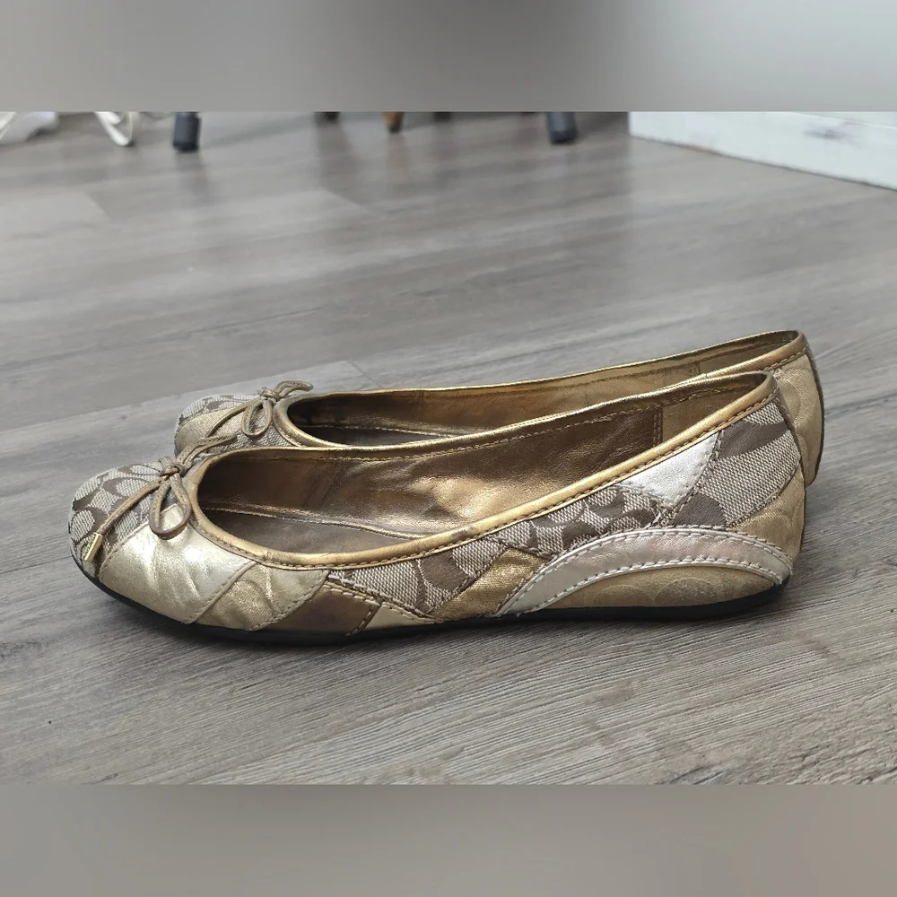 Coach Ariell Gold Tan Monogram Ballet Flats Size 7 Comfy Streetwear Metallic - Picture 1 of 9